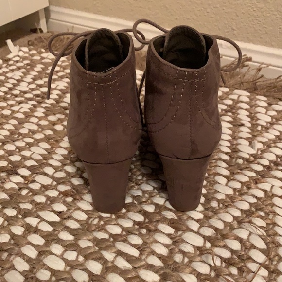 Light gray wedges by Arizona Jean co. - Picture 3 of 6